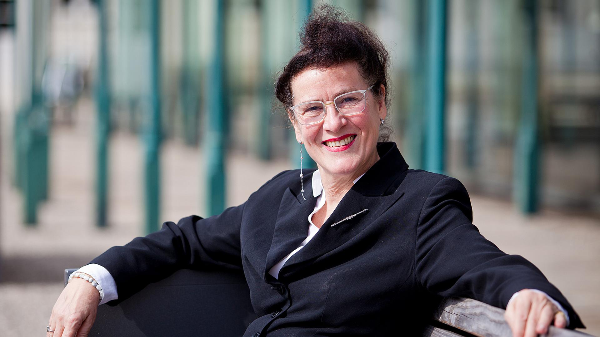 Elisabeth Schweeger, Intendantin der Kunstfestspiele Herrenhausen Elisabeth Schweeger, Intendantin der Kunstfestspiele Herrenhausen