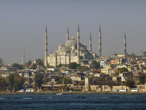 Die Sultan Ahmet-Moschee im europäischen Teil von Istanbul
