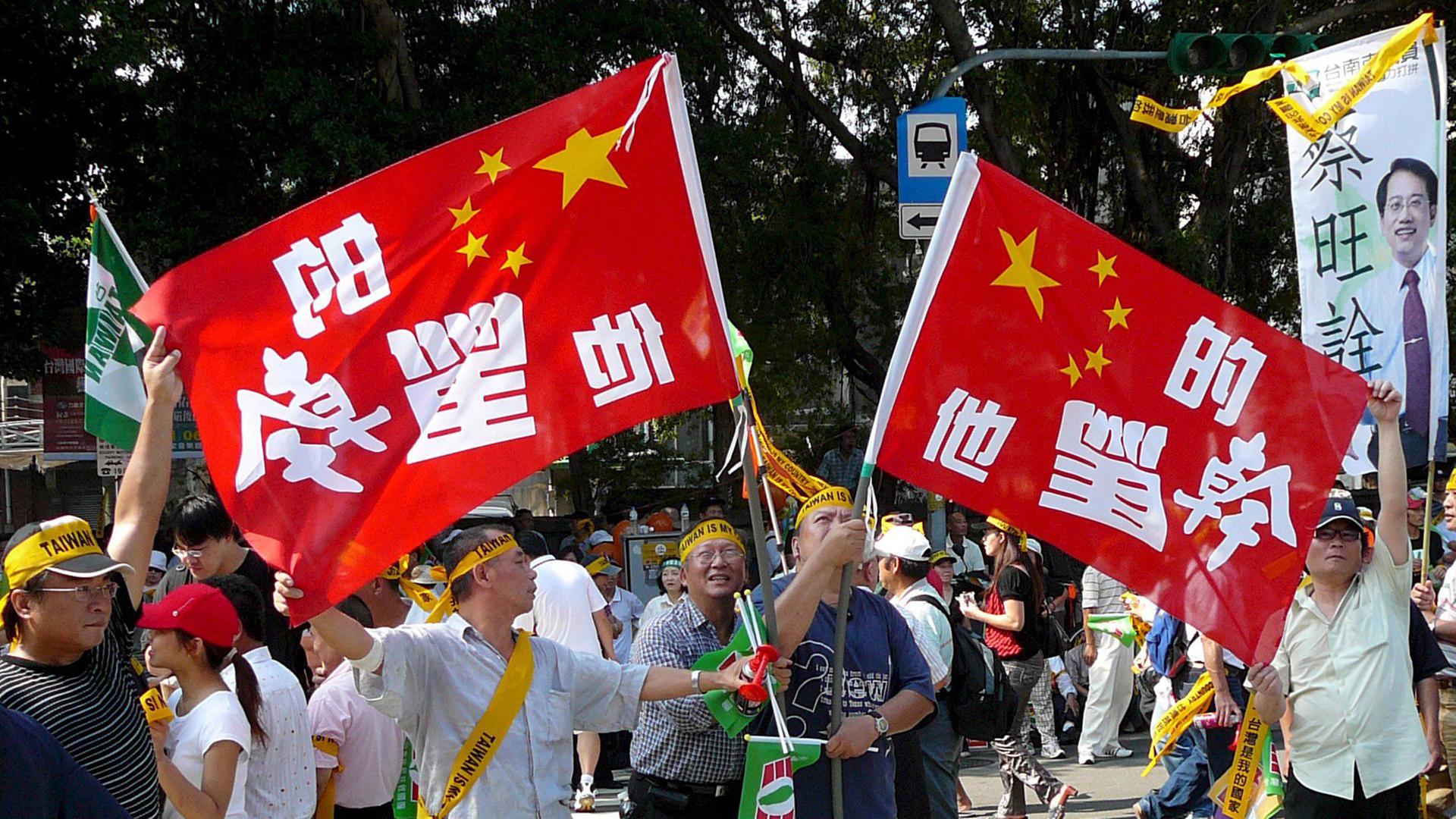 Demonstranten protestieren 2008 gegen ein Treffen von Präsident Ma Ying-jeou mit einem ranghohen Gesandten aus China. Demonstranten protestieren 2008 gegen ein Treffen von Präsident Ma Ying-jeou mit einem ranghohen Gesandten aus China.