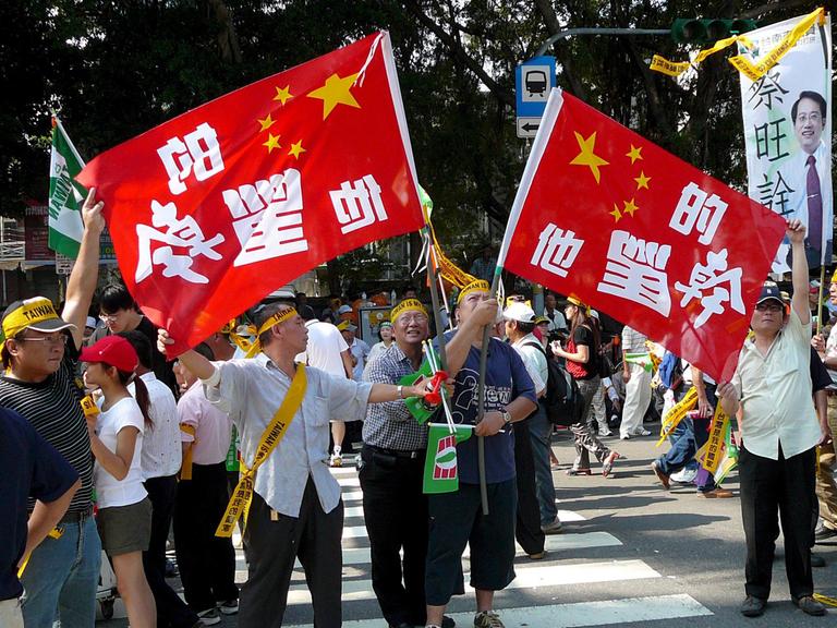 Demonstranten protestieren 2008 gegen ein Treffen von Präsident Ma Ying-jeou mit einem ranghohen Gesandten aus China.