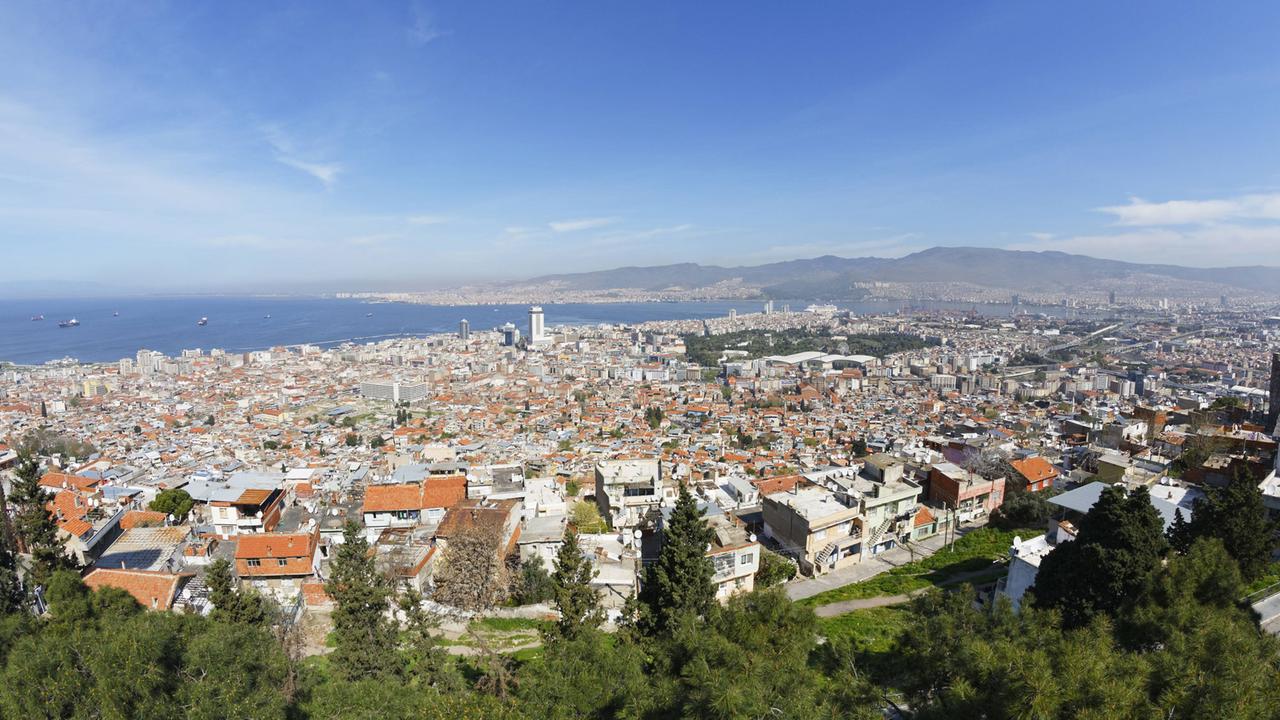 Eine Perle an der Ägäis – Izmir, 500 Kilometer von Istanbul entfernt. Eine Perle an der Ägäis – Izmir, 500 Kilometer von Istanbul entfernt.