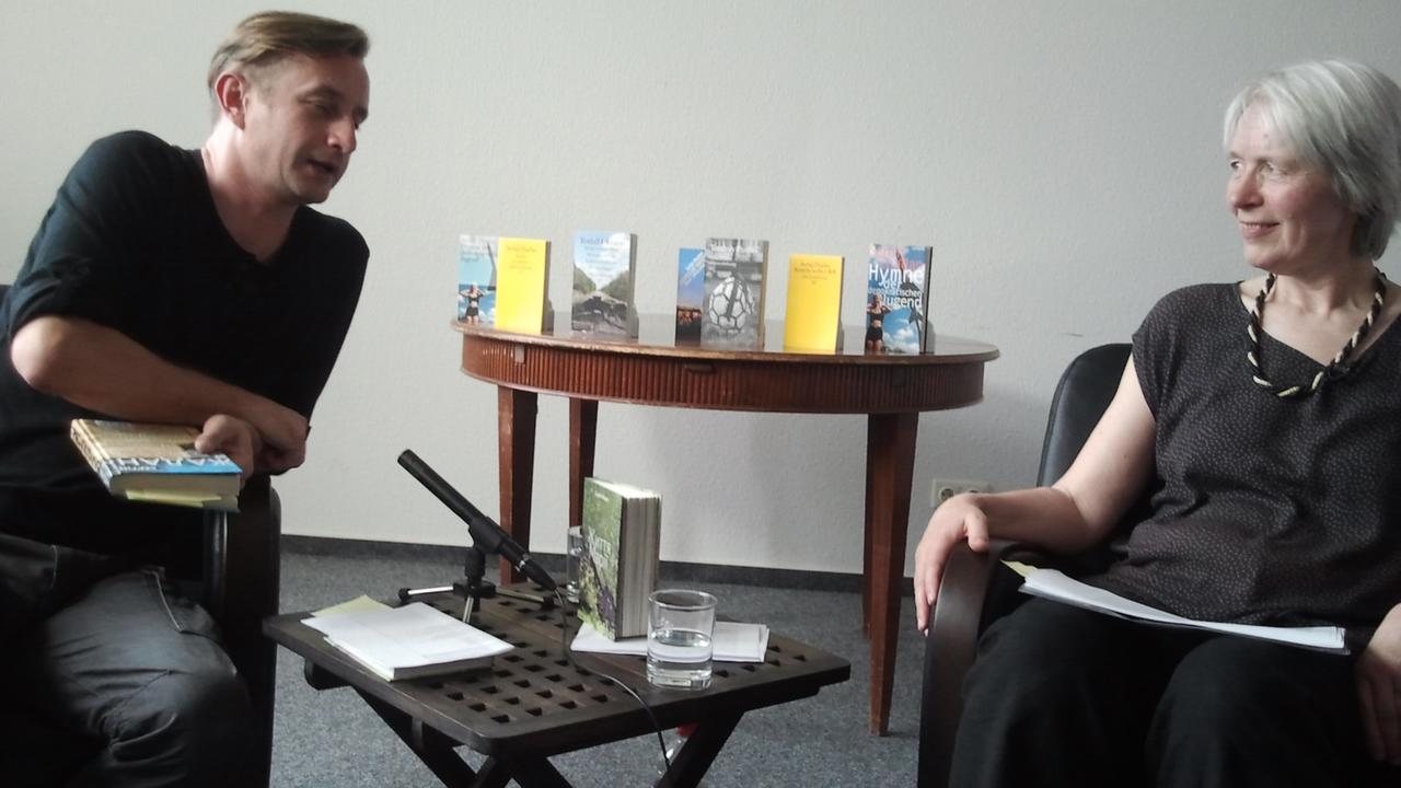 Serhij Zhadan und Katharina Raabe bei einer Suhrkamp-Hauslesung Serhij Zhadan und Katharina Raabe bei einer Suhrkamp-Hauslesung