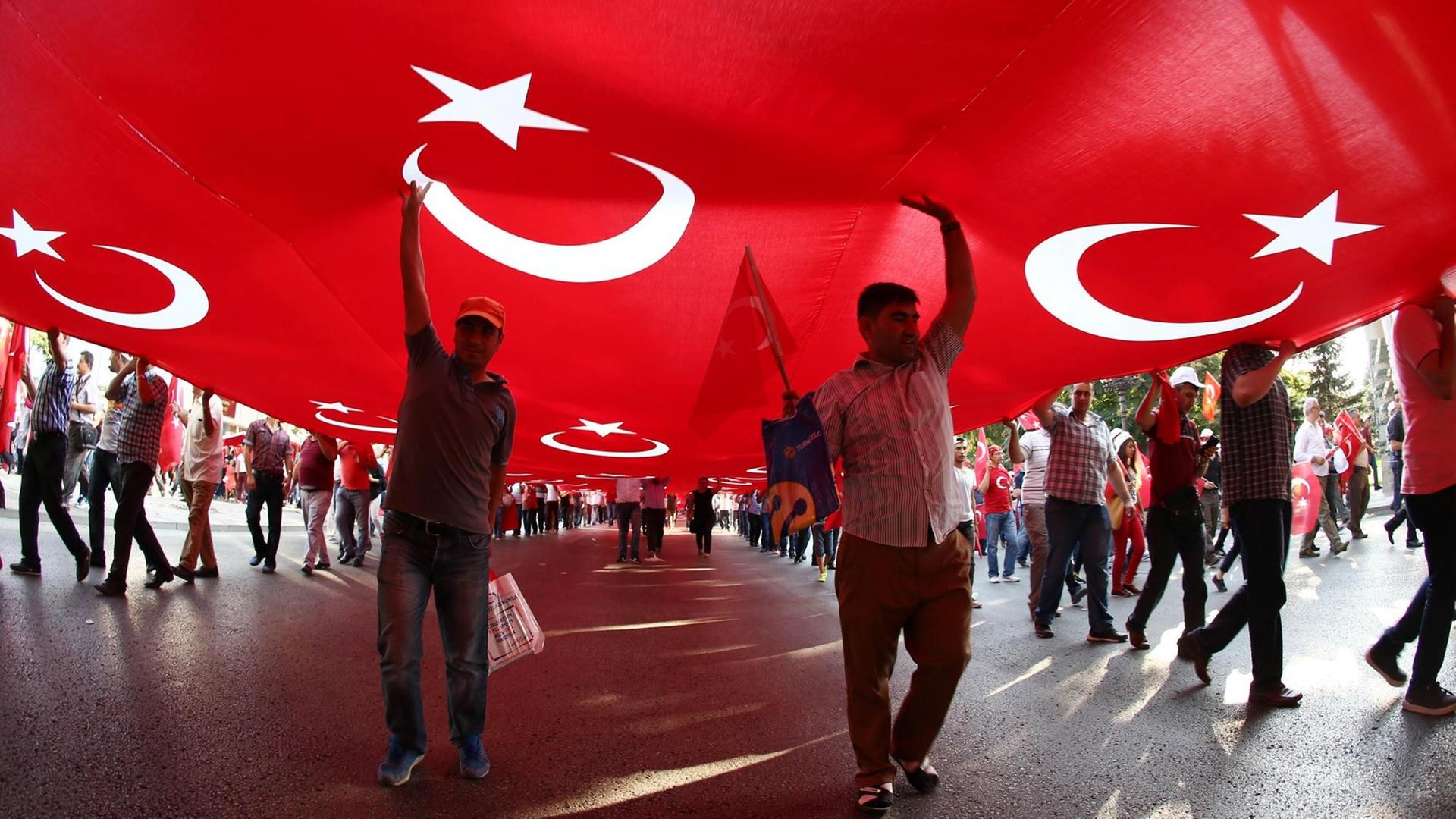 Medien in der Türkei Pressefreiheit quasi abgeschafft