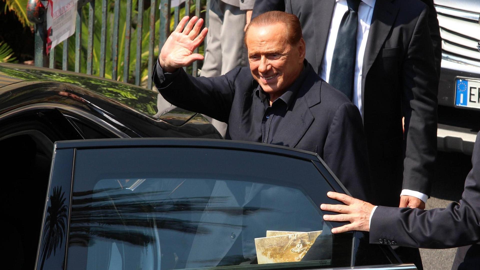 Silvio Berlusconi bei einer Tauffeier seiner Familie in Portofino. Silvio Berlusconi bei einer Tauffeier seiner Familie in Portofino.