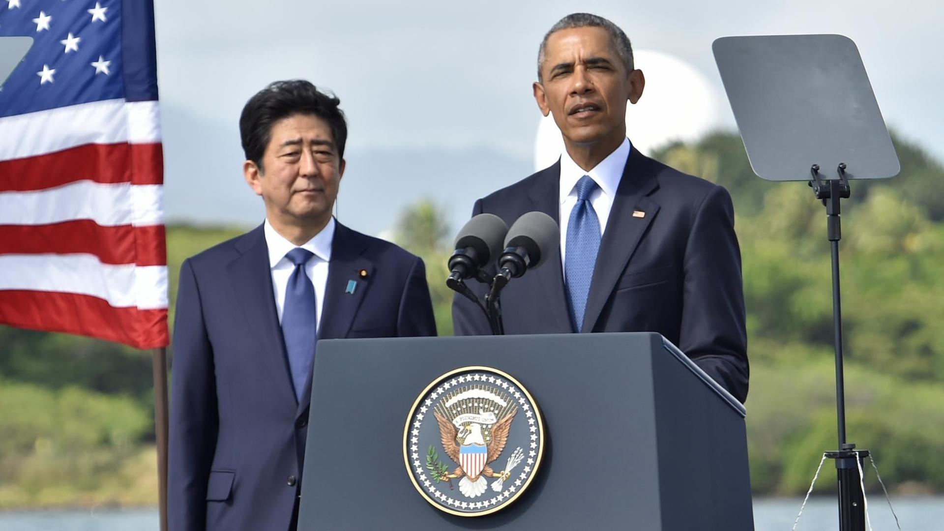 Sie sehen Japans Minister-Präsidenten Shinzo Abe und US-Präsident Barack Obama. Sie sehen Japans Minister-Präsidenten Shinzo Abe und US-Präsident Barack Obama.