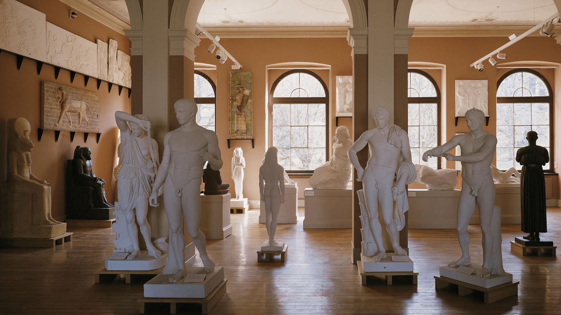 Ausstellungsraum im Lindenau-Museum in Altenburg (Thüringen). Ausstellungsraum im Lindenau-Museum in Altenburg (Thüringen).