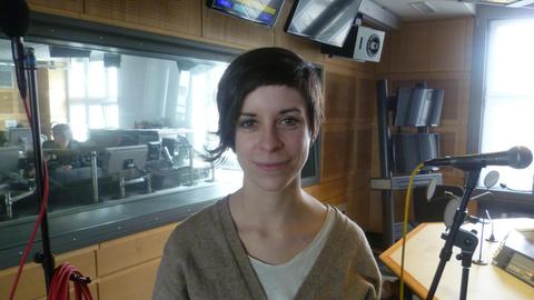 Laura Winkler, Sängerin bei der Berliner Band "Holler my dear", zu Besuch beim Deutschlandradio Kultur