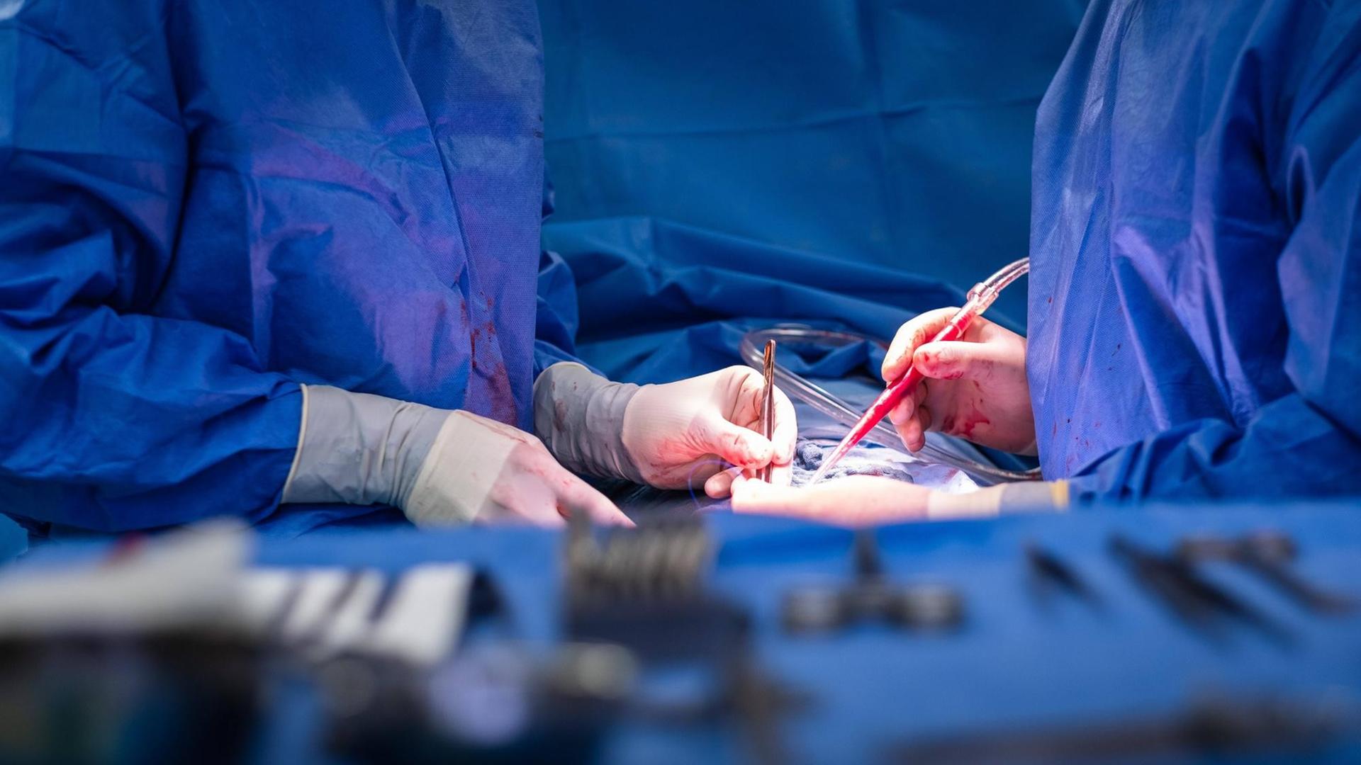 Omikron - Deutsche Krankenhausgesellschaft rechnet mit Verschiebung von Operationen
