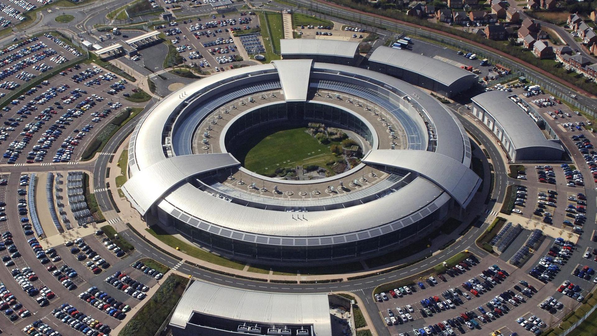 Das GCHQ Gebäude ("doughnut") in Cheltenham Das GCHQ Gebäude ("doughnut") in Cheltenham