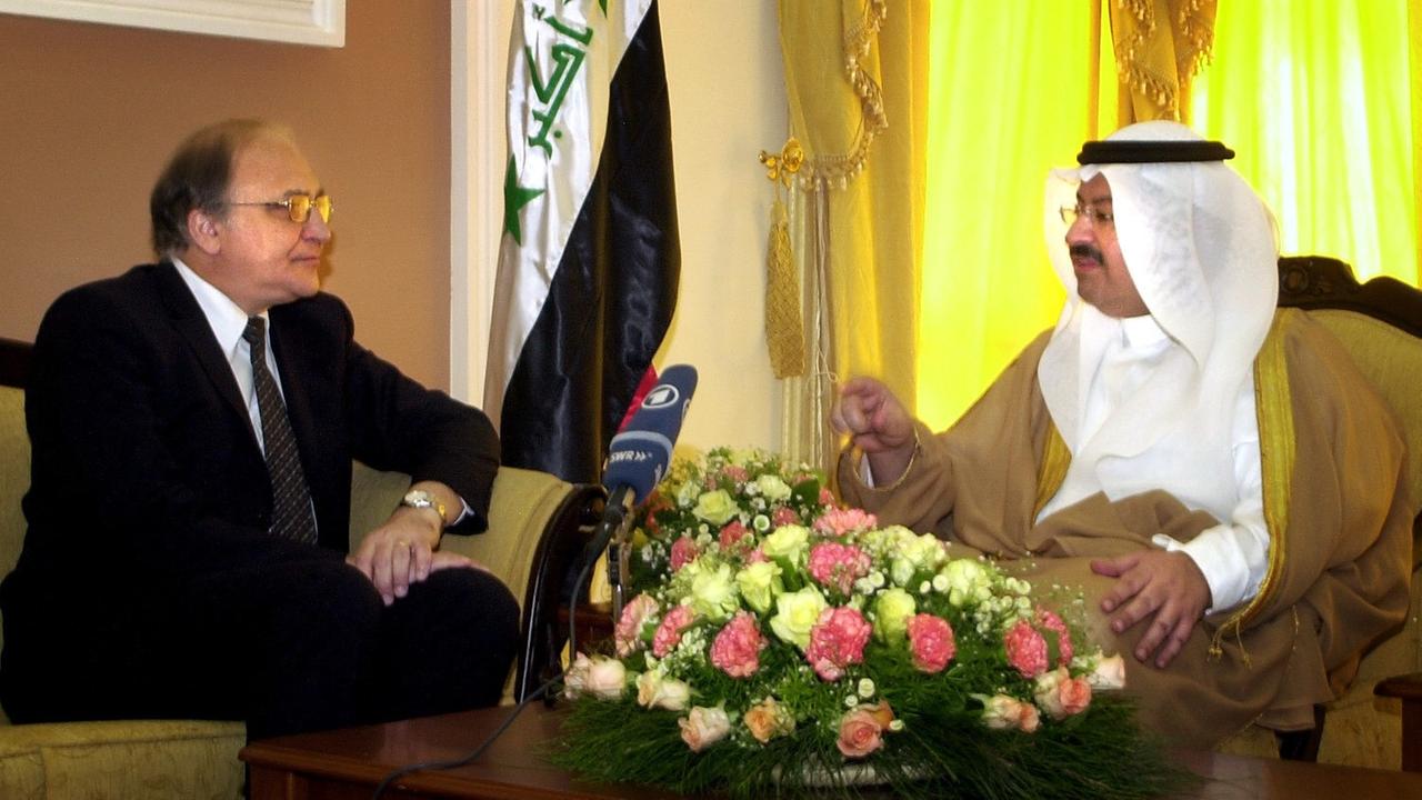 Der neu ernannte deutsche Botschafter in Irak, Bernd Erbel bei seinem Treffen mit Präsident  Ghazi al-Yawer im Sommer 2004.