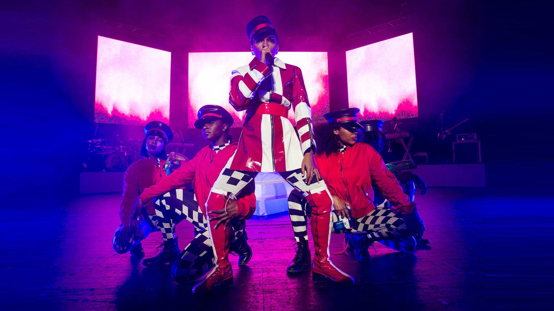 Janelle Monáe bei einem Konzert auf ihrer Dirty-Computer-Tour in Miami Beach. Janelle Monáe bei einem Konzert auf ihrer Dirty-Computer-Tour in Miami Beach.