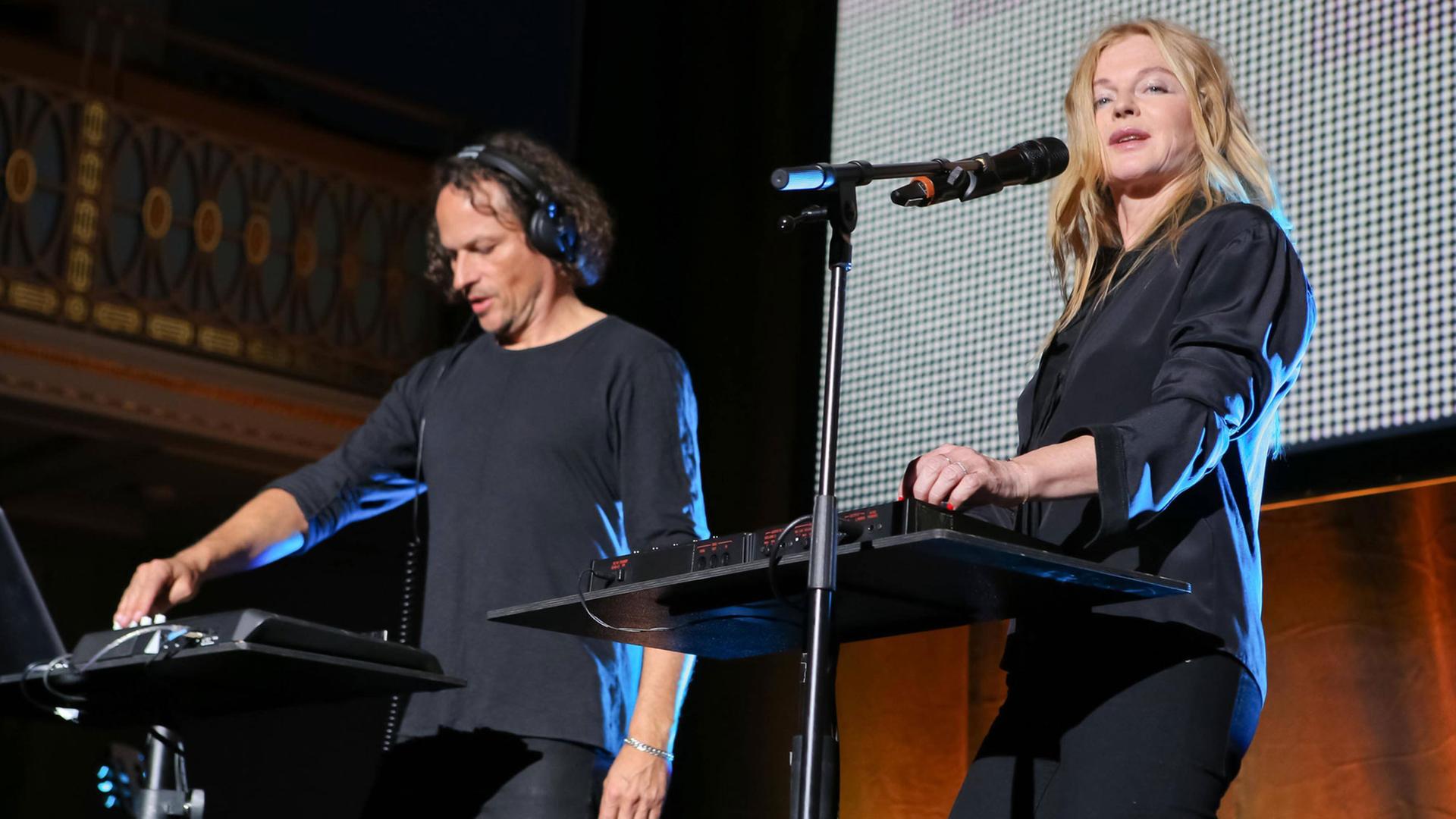 2raumwohnung - Inga Humpe und Tommi Eckart - bei einem Konzert im Wiener Konzerthaus 2raumwohnung - Inga Humpe und Tommi Eckart - bei einem Konzert im Wiener Konzerthaus