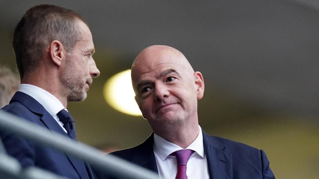 FIFA-Präsident Gianni Infantino (r.) mit UEFA-Präsident Aleksander Ceferin FIFA-Präsident Gianni Infantino (r.) mit UEFA-Präsident Aleksander Ceferin