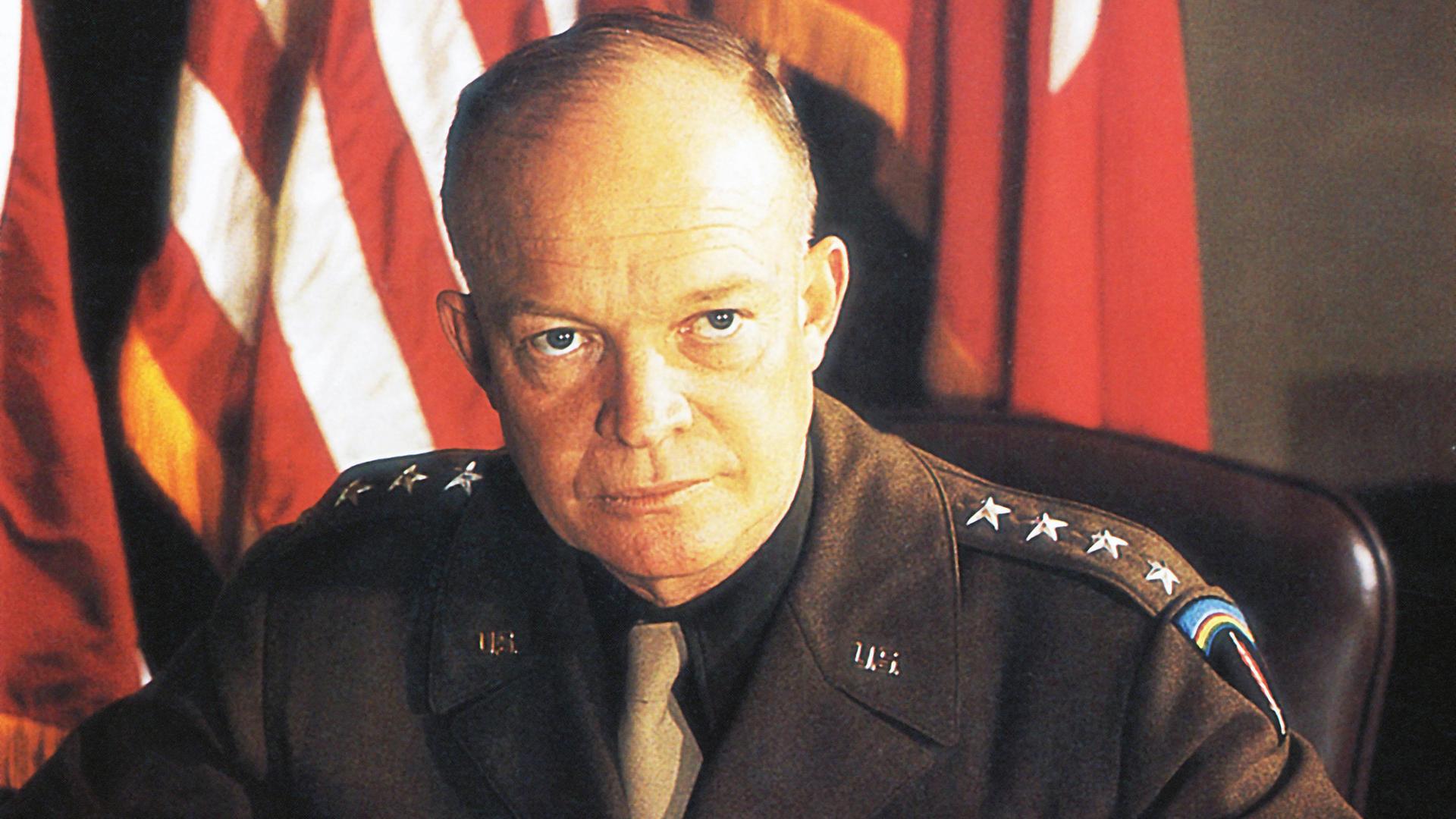 Portrait von Dwight D. Eisenhower, hier Oberbefehlshaber der alliierten Streitkräfte 1943 in London. Portrait von Dwight D. Eisenhower, hier Oberbefehlshaber der alliierten Streitkräfte 1943 in London.