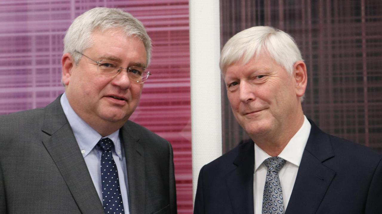Dlf-Politikredakteur Klemens Kindermann (links im Bild), RWE-Vorstandsvorsitzender Rolf Martin Schmitz Dlf-Politikredakteur Klemens Kindermann (links im Bild), RWE-Vorstandsvorsitzender Rolf Martin Schmitz