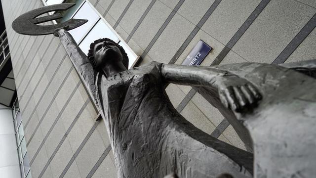Statue der "Europa" vor dem Europaparlament in Brüssel.