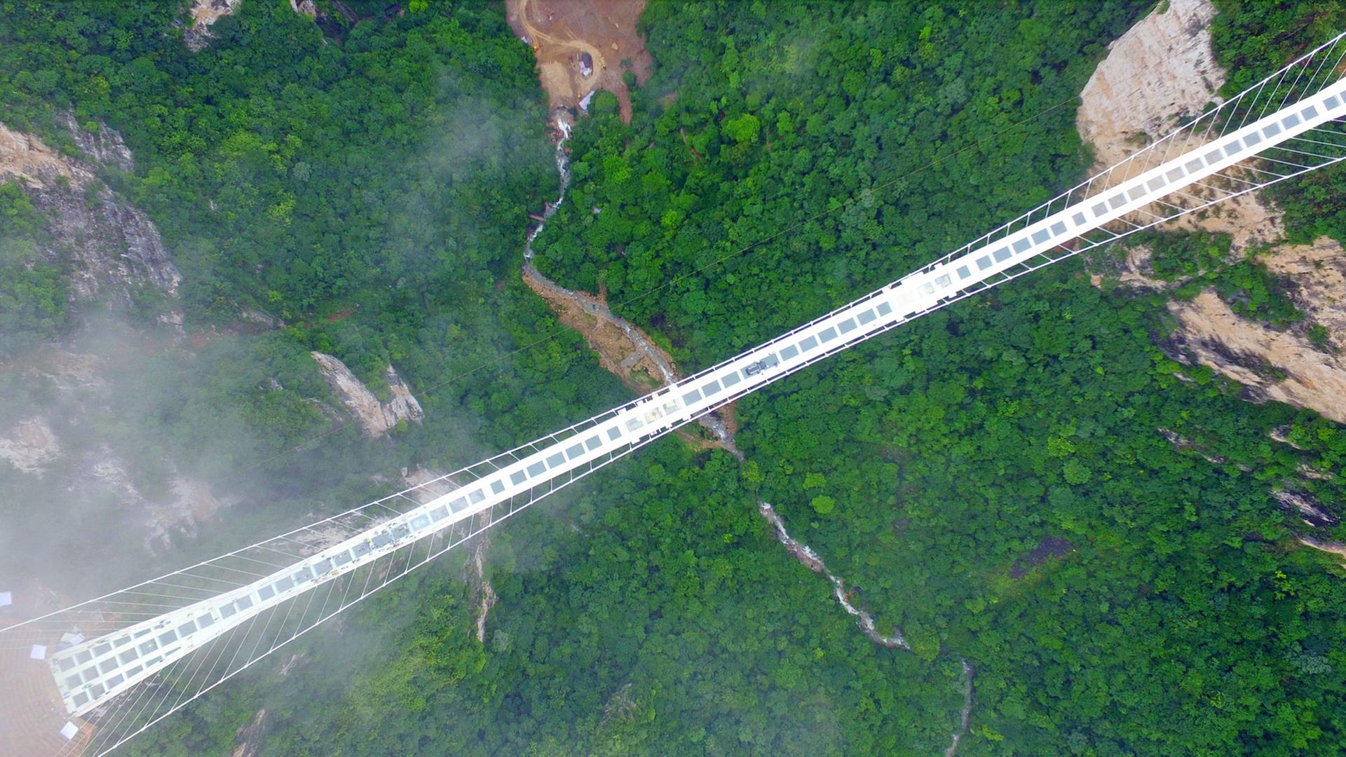 Höchste Glasbrücke der Welt in China Höchste Glasbrücke der Welt in China