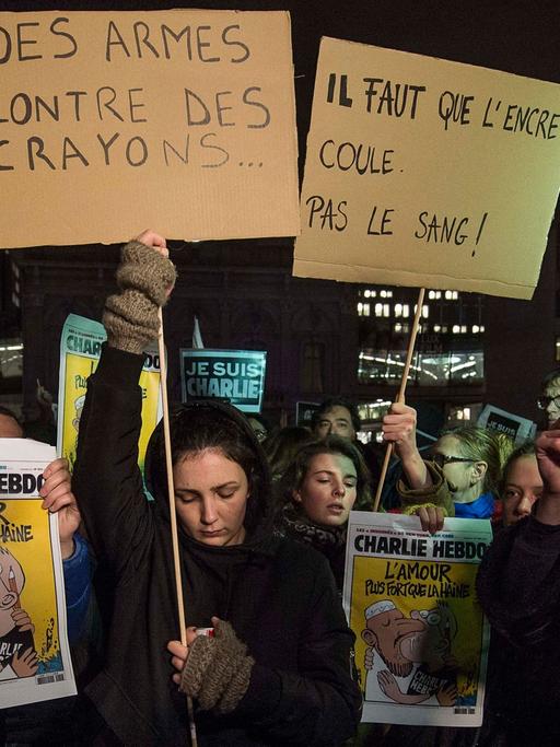 Demonstration für Pressefreiheit am 07.01.2015 auf dem Platz vor dem Europäischen Parlament in Brüssel.