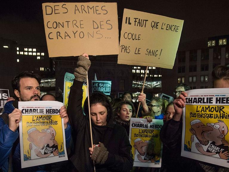 Demonstration für Pressefreiheit am 07.01.2015 auf dem Platz vor dem Europäischen Parlament in Brüssel.