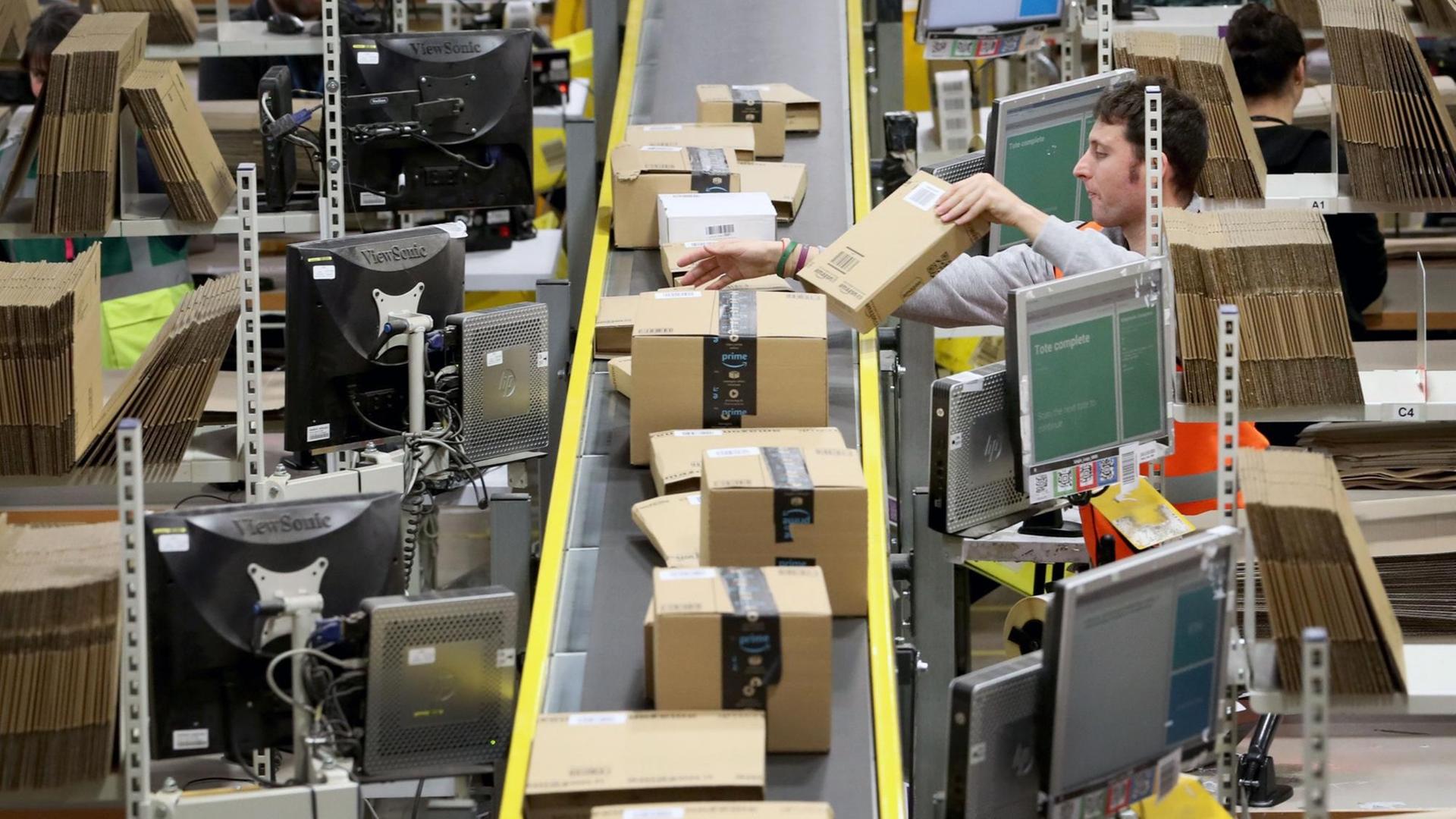 Amazon Paketzentrum in Großbritannien Amazon Paketzentrum in Großbritannien