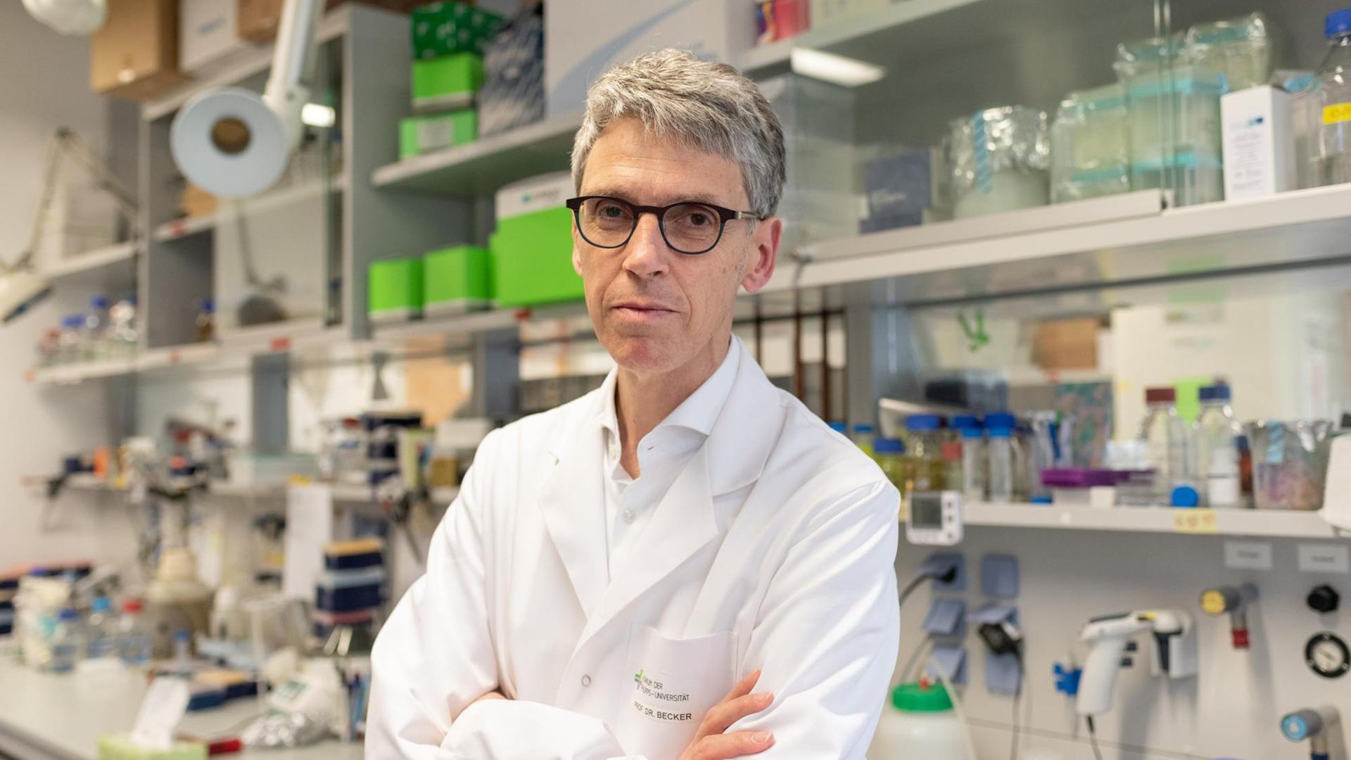 Der Virologe Prof. Dr. Stephan Becker im Institut für Virologie, an der Philipps-Universität Marburg Der Virologe Prof. Dr. Stephan Becker im Institut für Virologie, an der Philipps-Universität Marburg