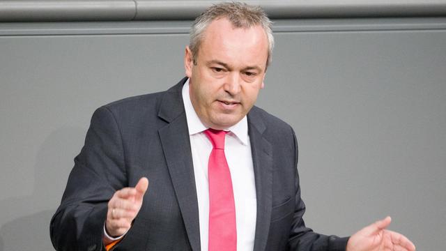 Alexander Ulrich (Die Linke) spricht im Bundestag