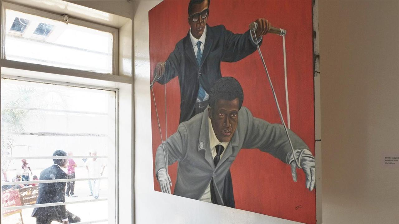 Gemälde in der Ausstellung von Zemba Luzamba. Gemälde in der Ausstellung von Zemba Luzamba.