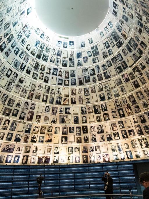 Die Hall of Names in der Holocaust Gedenkstätte Yad Vashem.