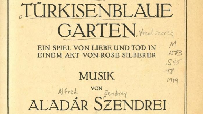 Blick auf den gelblichen Umschlag der gedruckten Partitur des Wiener Verlages.