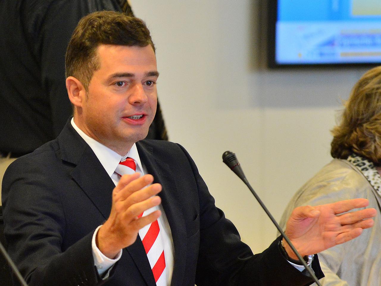 Der bisherige Fraktionsvorsitzende der CDU im Thüringer Landtag, Mike Mohring, sitzt am 24.09.2014 in Erfurt (Thüringen) im Fraktionssaal. Der bisherige Fraktionsvorsitzende der CDU im Thüringer Landtag, Mike Mohring, sitzt am 24.09.2014 in Erfurt (Thüringen) im Fraktionssaal.