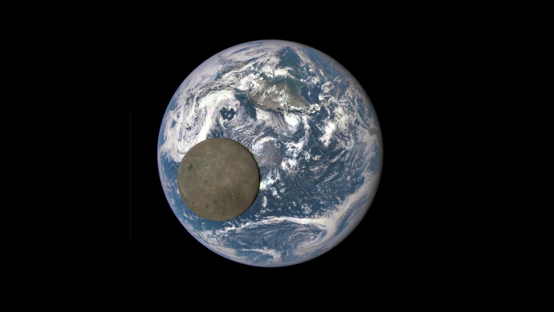 Mond und Erde fotografiert vom DSCOVR-Satelliten