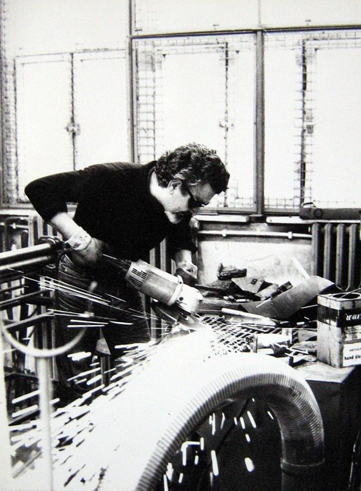 Mario Bertoncini in der Werkstatt der HdK Berlin 1982