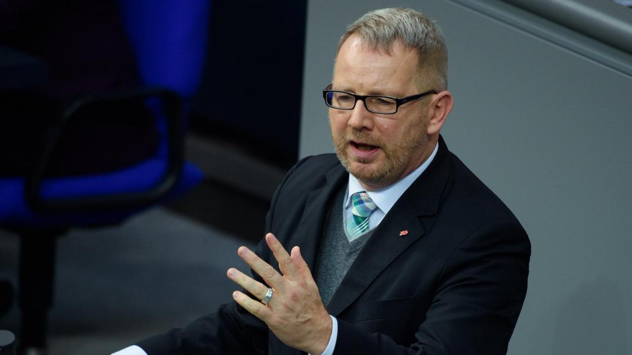 Johannes Kahrs (SPD), Sprecher der Bundesfraktion im Haushaltsausschuss, spricht am 29.11.2019 während der 132. Sitzung des Deutschen Bundestages im Plenarsaal des Reichstagsgebäudes.