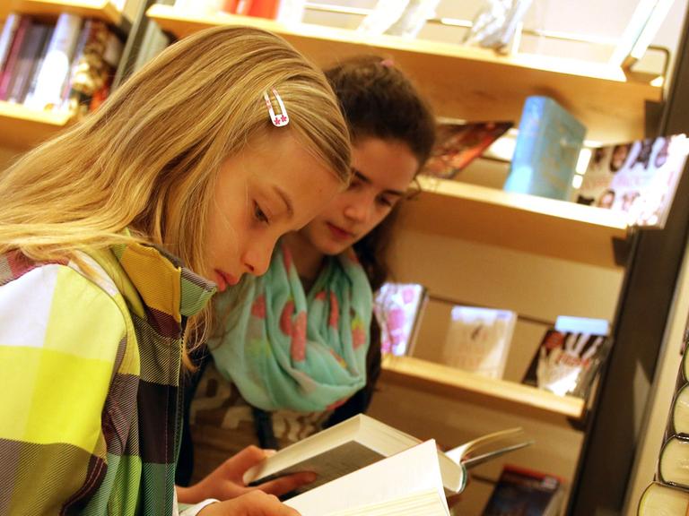 Zwei junge Leseratten zum Welttag des Buches