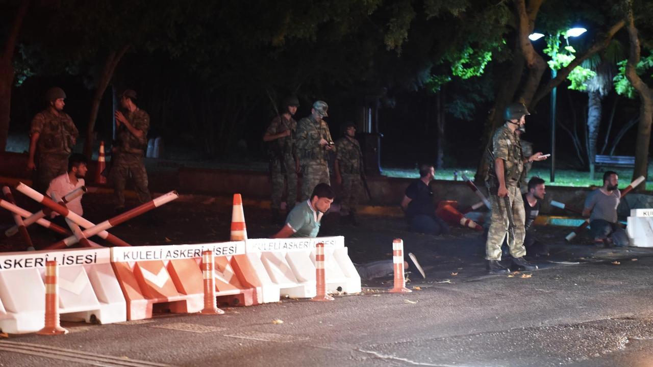 Bild aus Istanbul, wo die Militär die Macht übernommen haben will. Bild aus Istanbul, wo die Militär die Macht übernommen haben will.