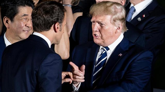 Frankreichs Präsident Emmanuel Macron (l.) und US-Präsident Donald Trump im Gespräch beim G20-Gipfel in Osaka