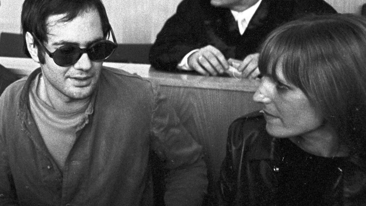 Die früheren RAF-Mitglieder Andreas Baader neben Gudrun Ensslin vor der Urteilsverkündung im Frankfurter Kaufhausbrandstifter-Prozess am 31.10.1968 Die früheren RAF-Mitglieder Andreas Baader neben Gudrun Ensslin vor der Urteilsverkündung im Frankfurter Kaufhausbrandstifter-Prozess am 31.10.1968