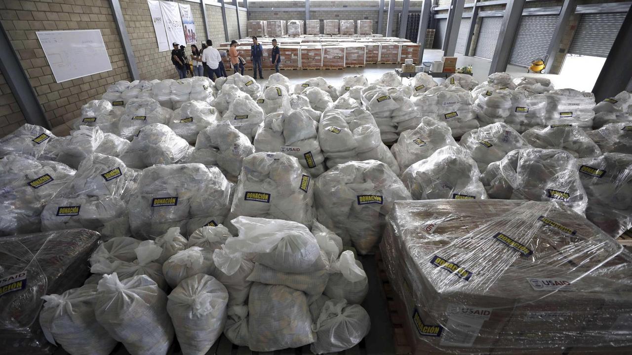 Hilfsgüter für Venezuela in einem Lager in Kolumbien Hilfsgüter für Venezuela in einem Lager in Kolumbien