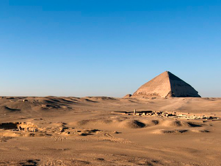 Arbeiten der Abt. Kairo des DAI am Pyramidenfeld des Pharaos Snofru in Sahshur, ca. 40 km südlich von Kairo