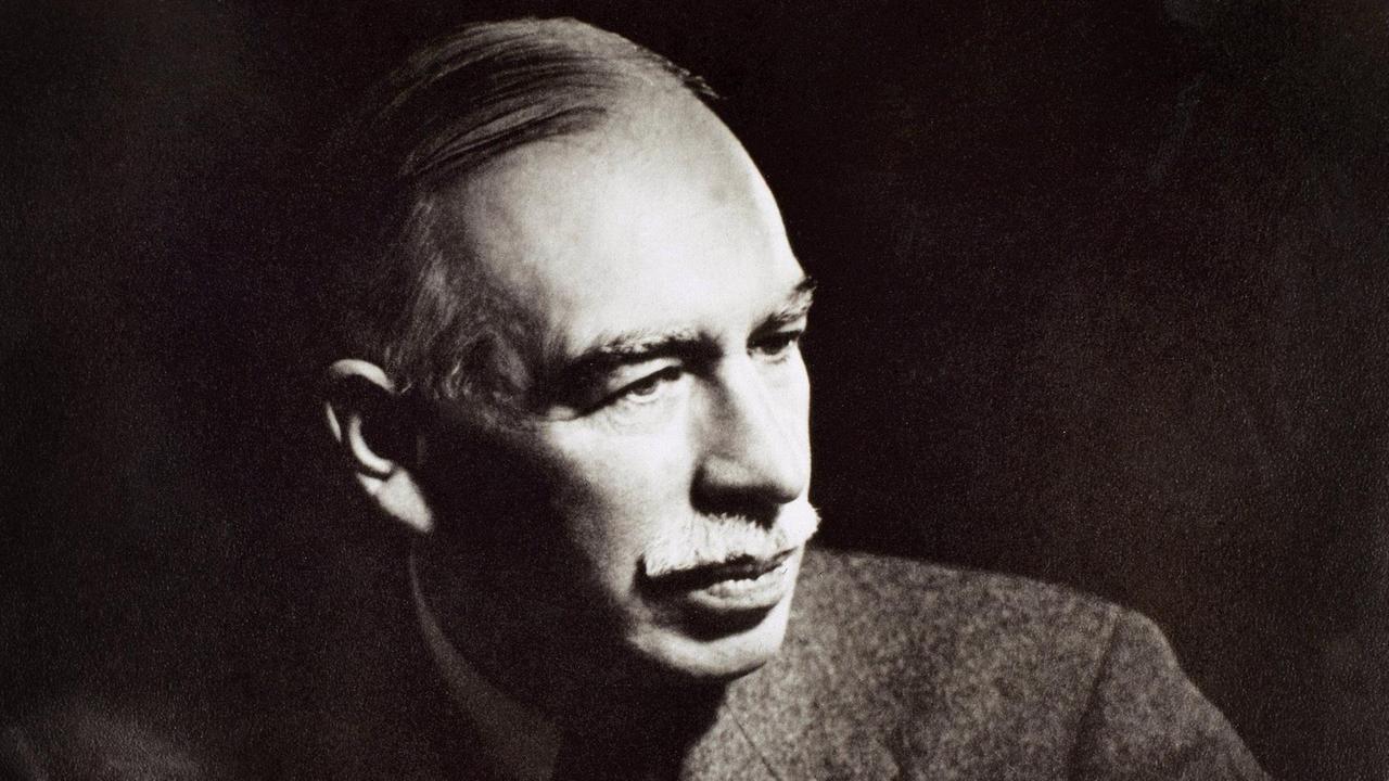 Undatiertes Schwarzweißfoto von John Maynard Keynes. Ein älterer Herr in Anzug und mit Schnurrbart.