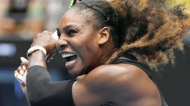 Die US-amerikanische Tennisspielerin Serena Williams bei einem Schlag