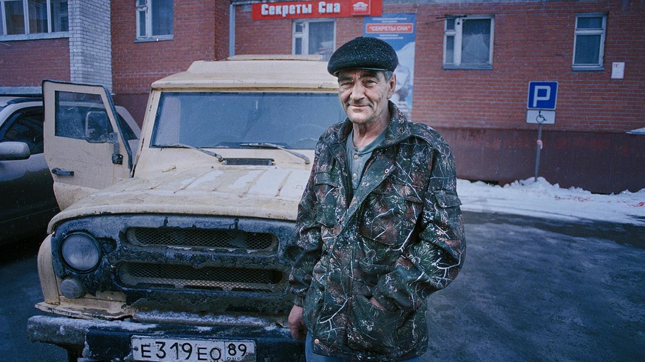 Der Lebensmittellieferant Viktor in Salechard, dem Hauptort des Autonomen Kreises der Jamal-Nenzen Der Lebensmittellieferant Viktor in Salechard, dem Hauptort des Autonomen Kreises der Jamal-Nenzen