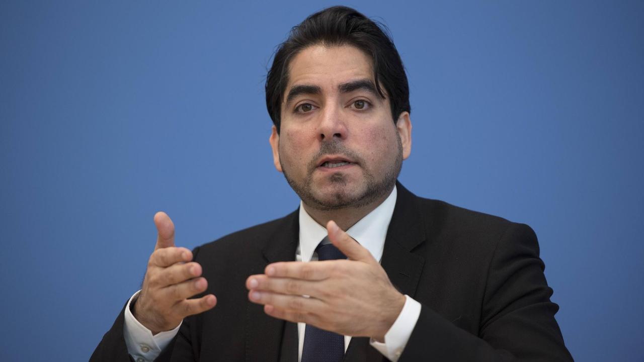 Porträt von Prof. Dr. Mouhanad Khorchide, Leiter des Zentrums für Islamische Theologie der Universität Münster. Porträt von Prof. Dr. Mouhanad Khorchide, Leiter des Zentrums für Islamische Theologie der Universität Münster.