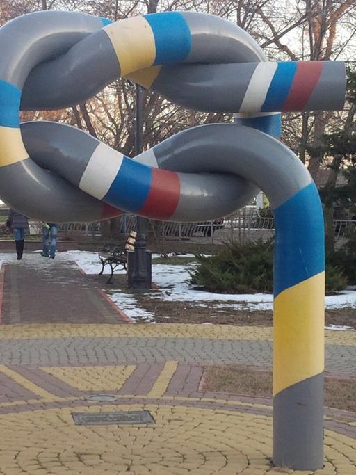 Kunst in der Hafenstadt Kertsch auf der Kr‎im erinnert an die russisch-ukrainischen Beziehungen.
