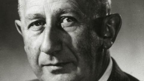 Nahaufnahme in Schwarz-Weiß: der Astronom Walter Baade (1893-1960) 