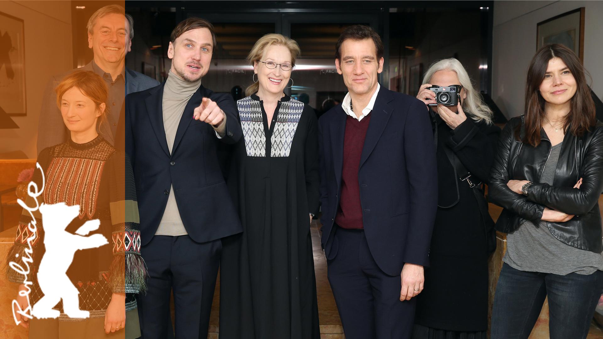 Berlinale: Die Internationale Jury mit Alba Rohrwacher (l-r), Nick James, Lars Eidinger, Meryl Streep, Clive Owen, Brigitte Lacombe und Malgorzata Szumowska. Berlinale: Die Internationale Jury mit Alba Rohrwacher (l-r), Nick James, Lars Eidinger, Meryl Streep, Clive Owen, Brigitte Lacombe und Malgorzata Szumowska.