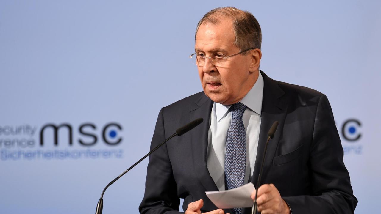 Russischer Außenminister Sergej Lawrow bei einer Rede vor der Münchner Sicherheitskonferenz Russischer Außenminister Sergej Lawrow bei einer Rede vor der Münchner Sicherheitskonferenz