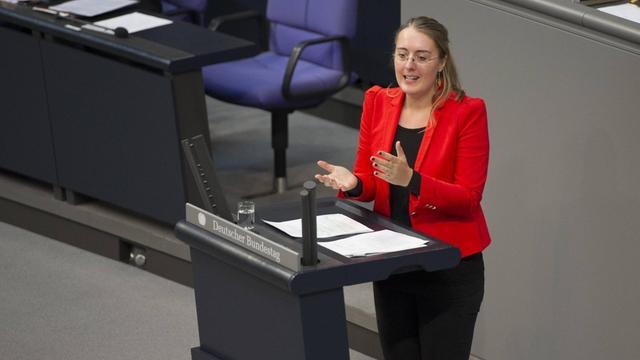 Die Abgeordnete Katharina Dröge spricht im Bundestag.