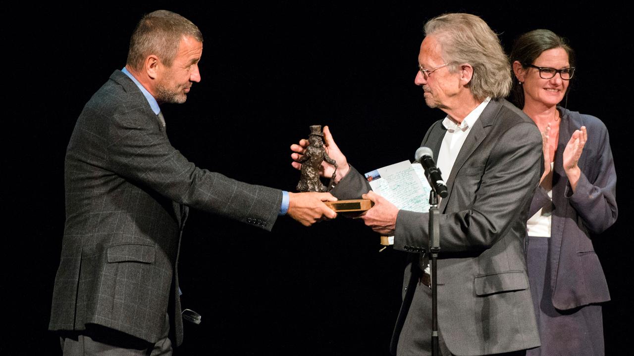 Peter Handke bei der Verleihung des Ibsen-Preises. Peter Handke bei der Verleihung des Ibsen-Preises.