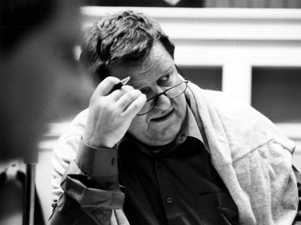 Regisseur Rainer Clute während der Hörspielproduktion.